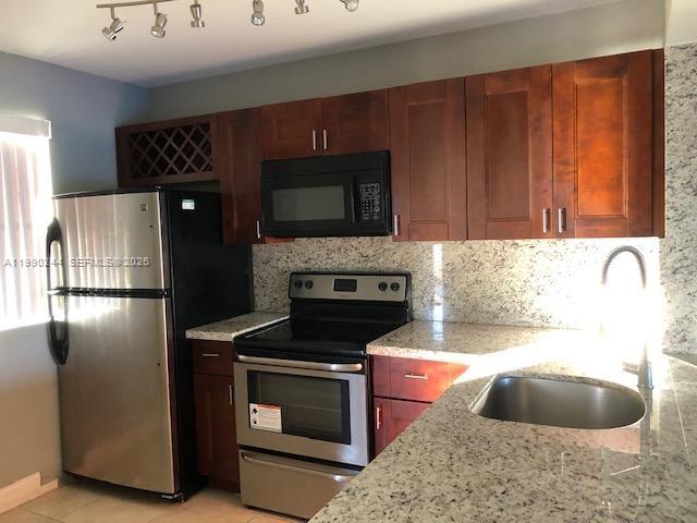VILLAS AT LAKEVIEW CONDO - Residential