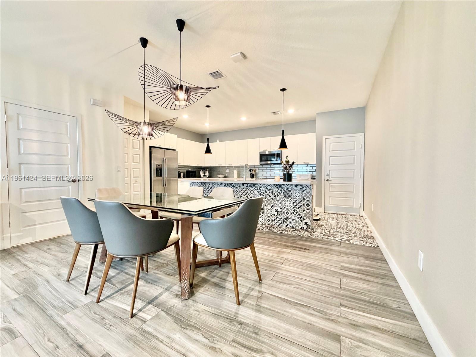 DOWNTOWN DORAL SOUTH PHAS - Residential Lease
