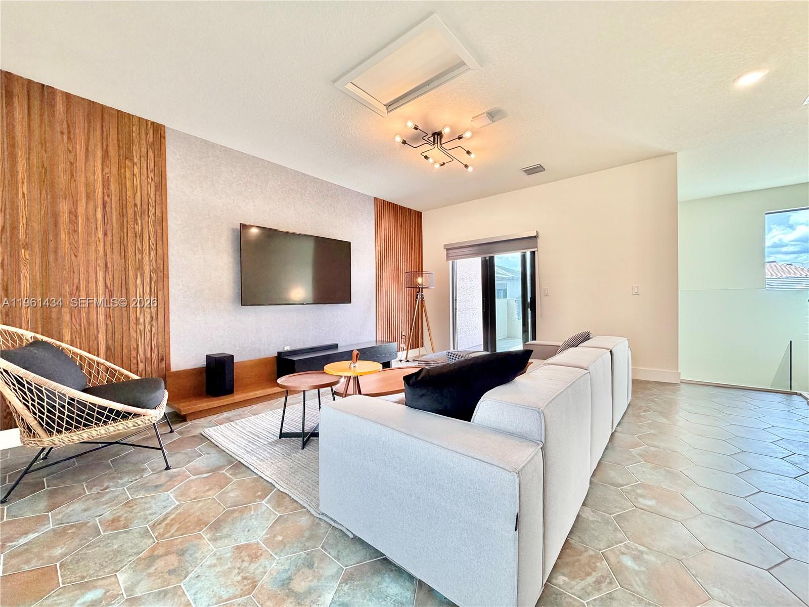 DOWNTOWN DORAL SOUTH PHAS - Residential Lease