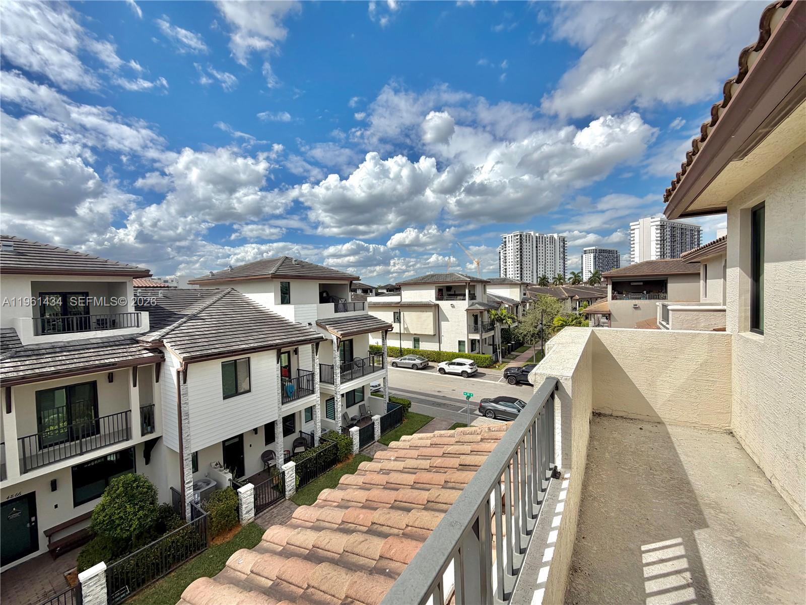 DOWNTOWN DORAL SOUTH PHAS - Residential Lease