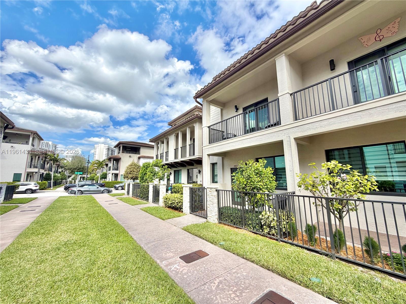 DOWNTOWN DORAL SOUTH PHAS - Residential Lease