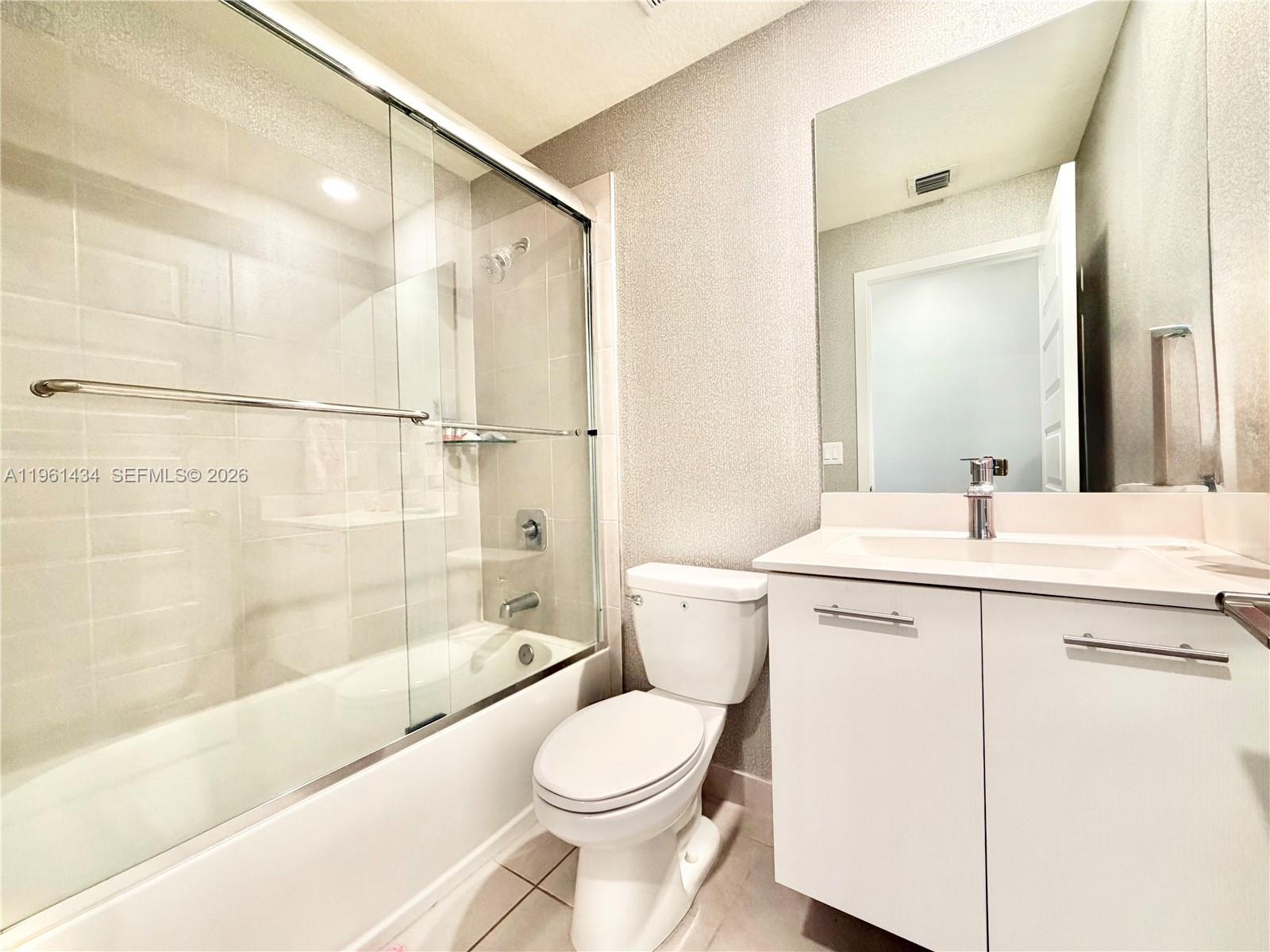 DOWNTOWN DORAL SOUTH PHAS - Residential Lease