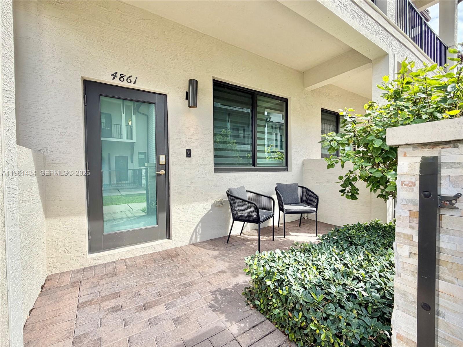 DOWNTOWN DORAL SOUTH PHAS - Residential Lease