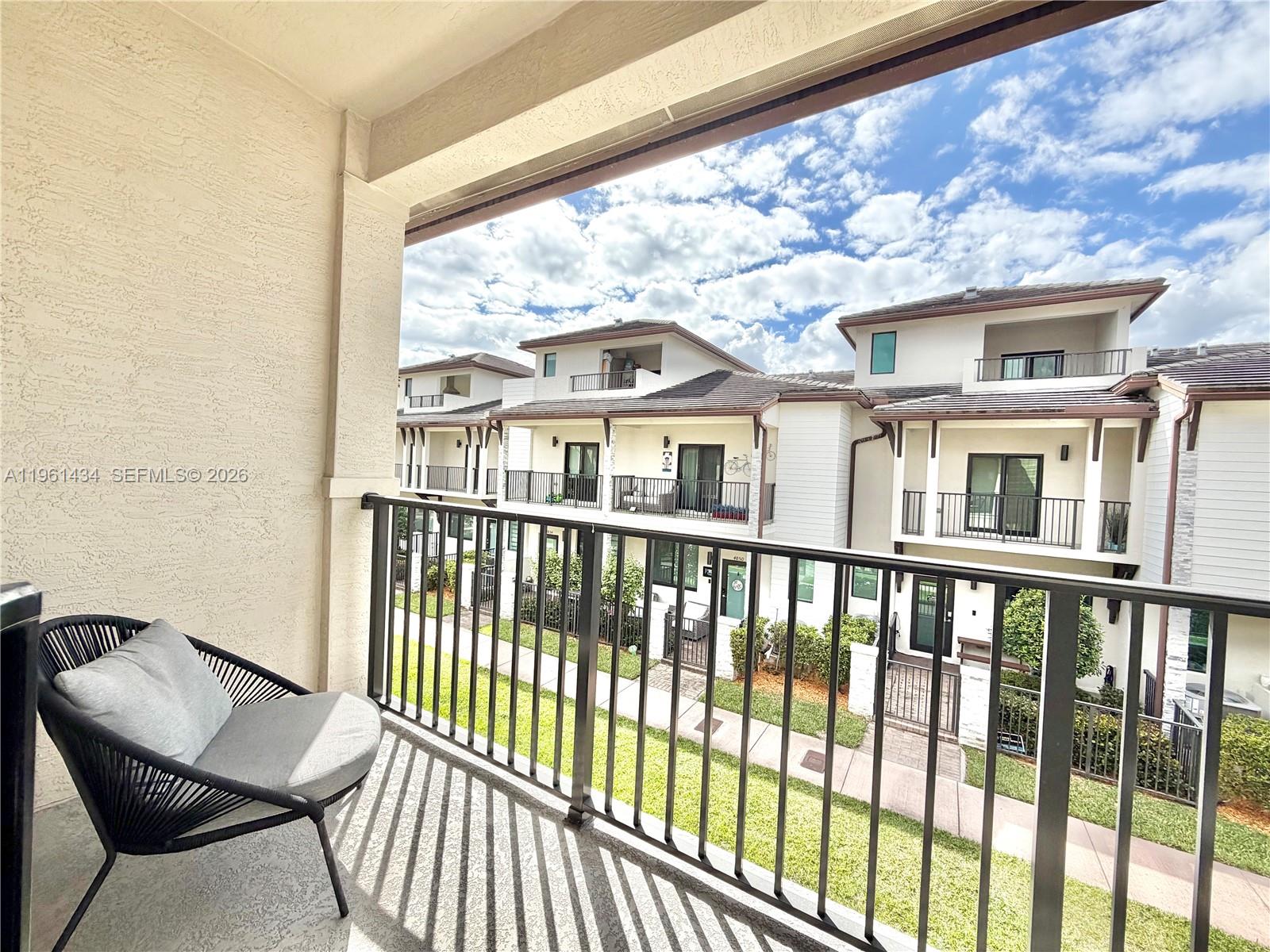DOWNTOWN DORAL SOUTH PHAS - Residential Lease