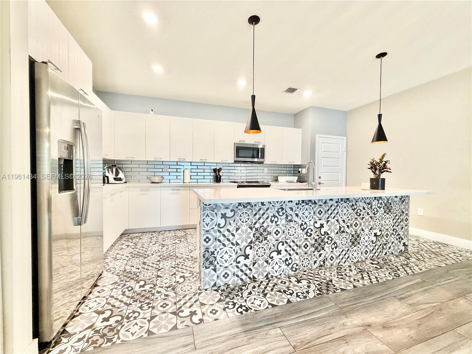 DOWNTOWN DORAL SOUTH PHAS - Residential Lease