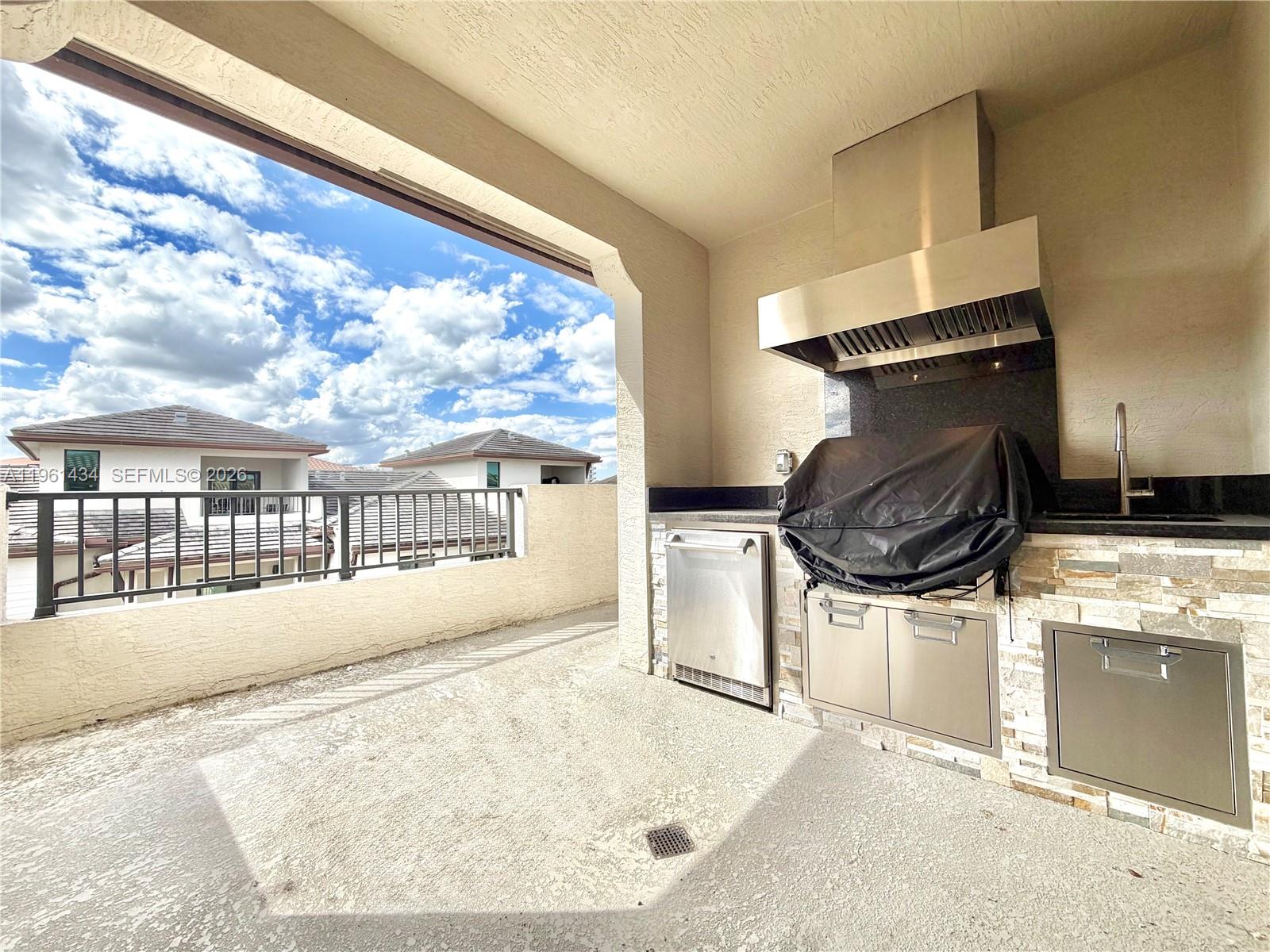 DOWNTOWN DORAL SOUTH PHAS - Residential Lease