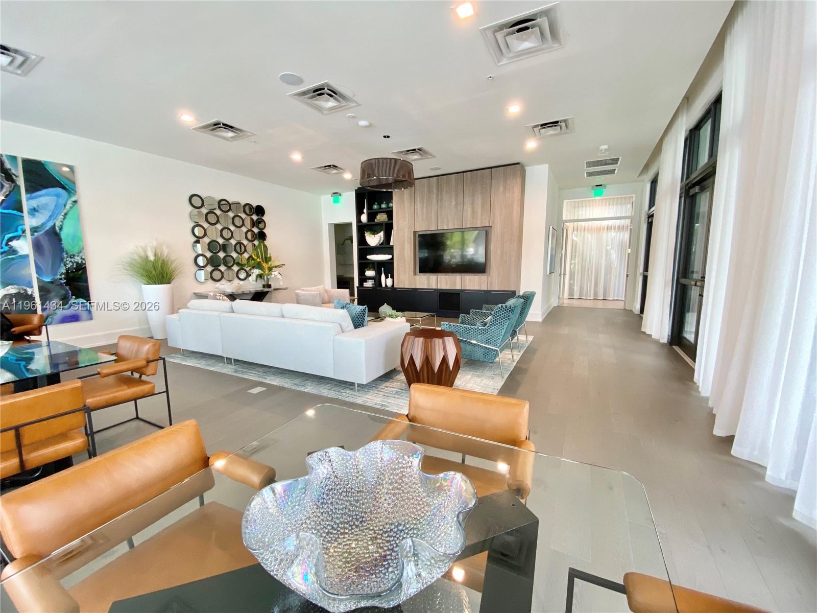 DOWNTOWN DORAL SOUTH PHAS - Residential Lease