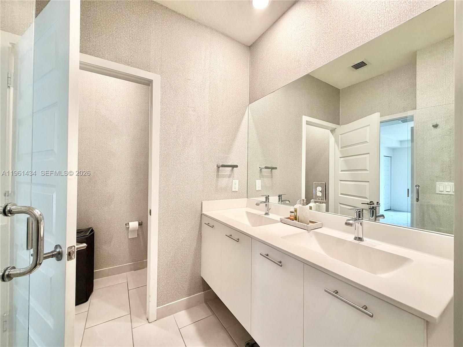 DOWNTOWN DORAL SOUTH PHAS - Residential Lease
