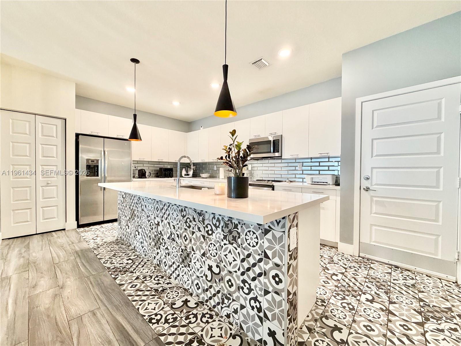 DOWNTOWN DORAL SOUTH PHAS - Residential Lease