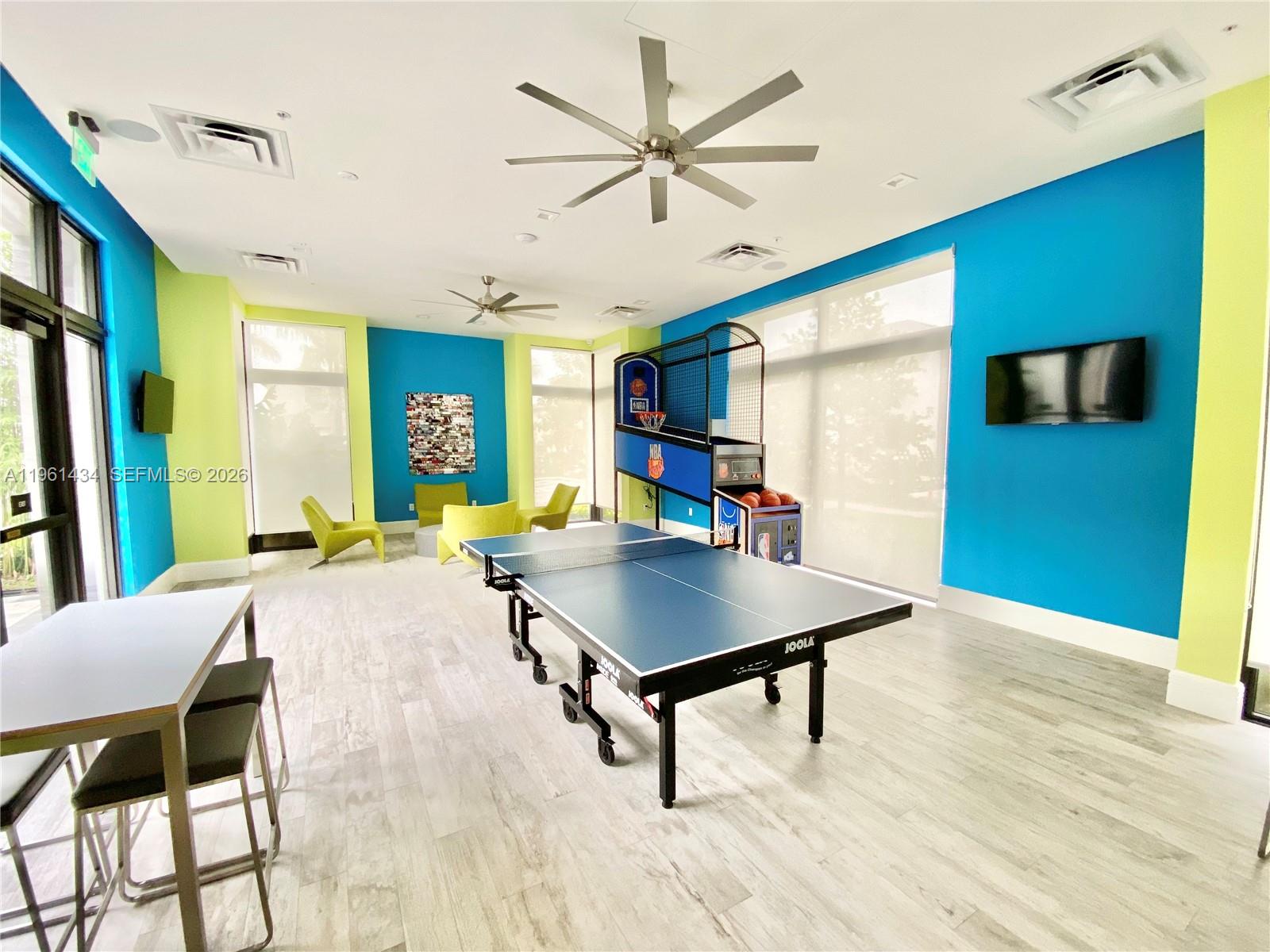 DOWNTOWN DORAL SOUTH PHAS - Residential Lease
