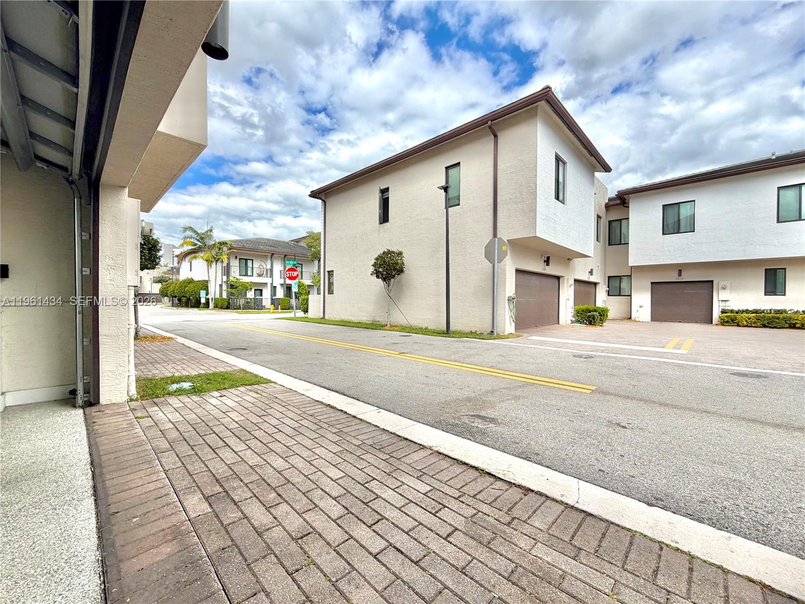 DOWNTOWN DORAL SOUTH PHAS - Residential Lease