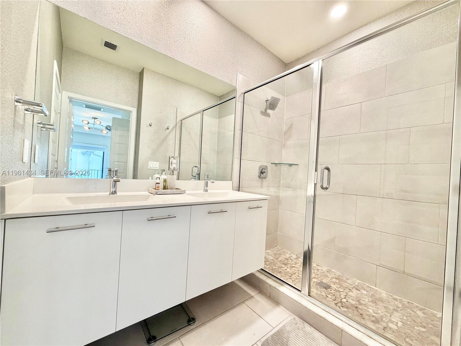 DOWNTOWN DORAL SOUTH PHAS - Residential Lease