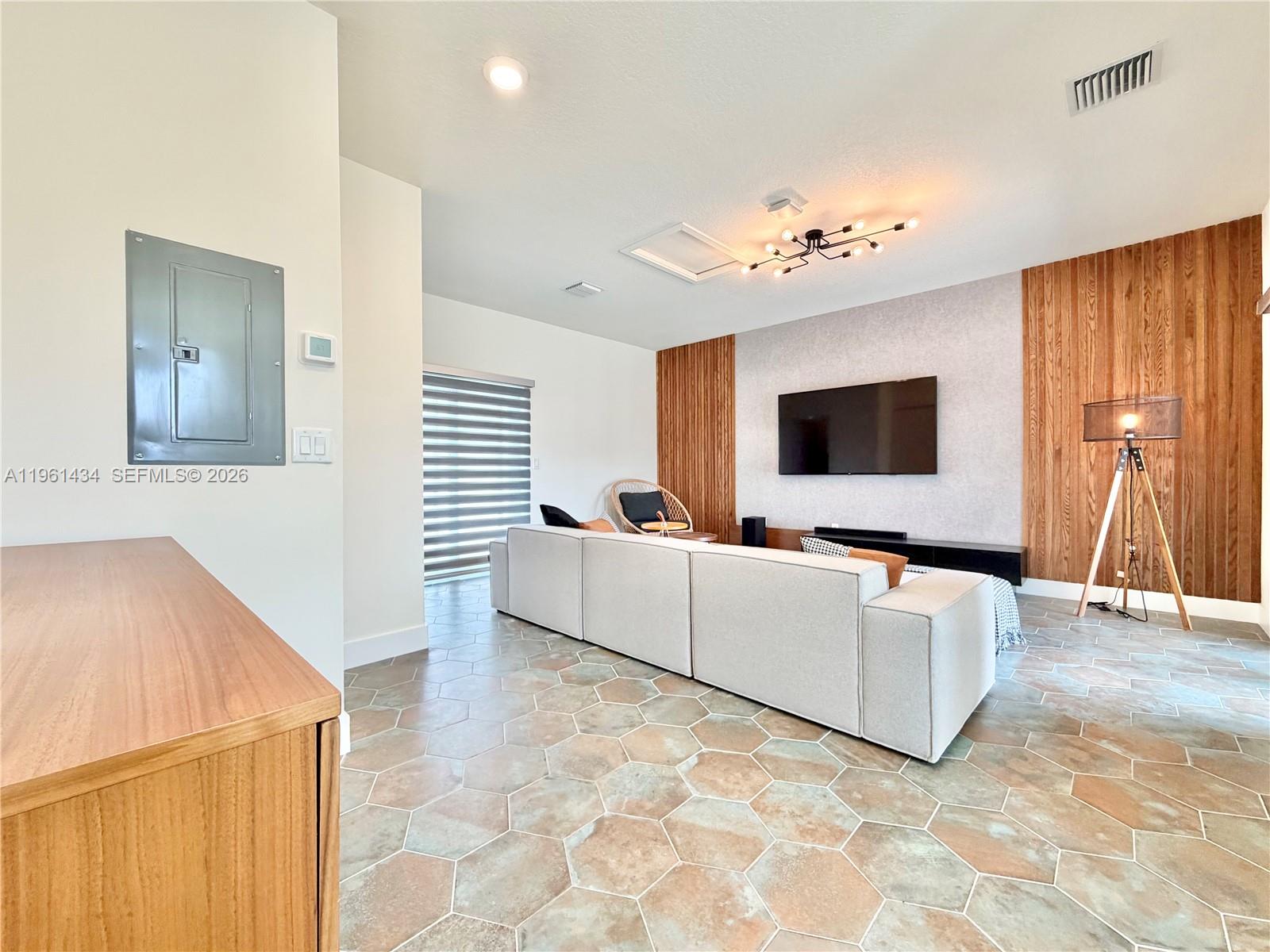 DOWNTOWN DORAL SOUTH PHAS - Residential Lease