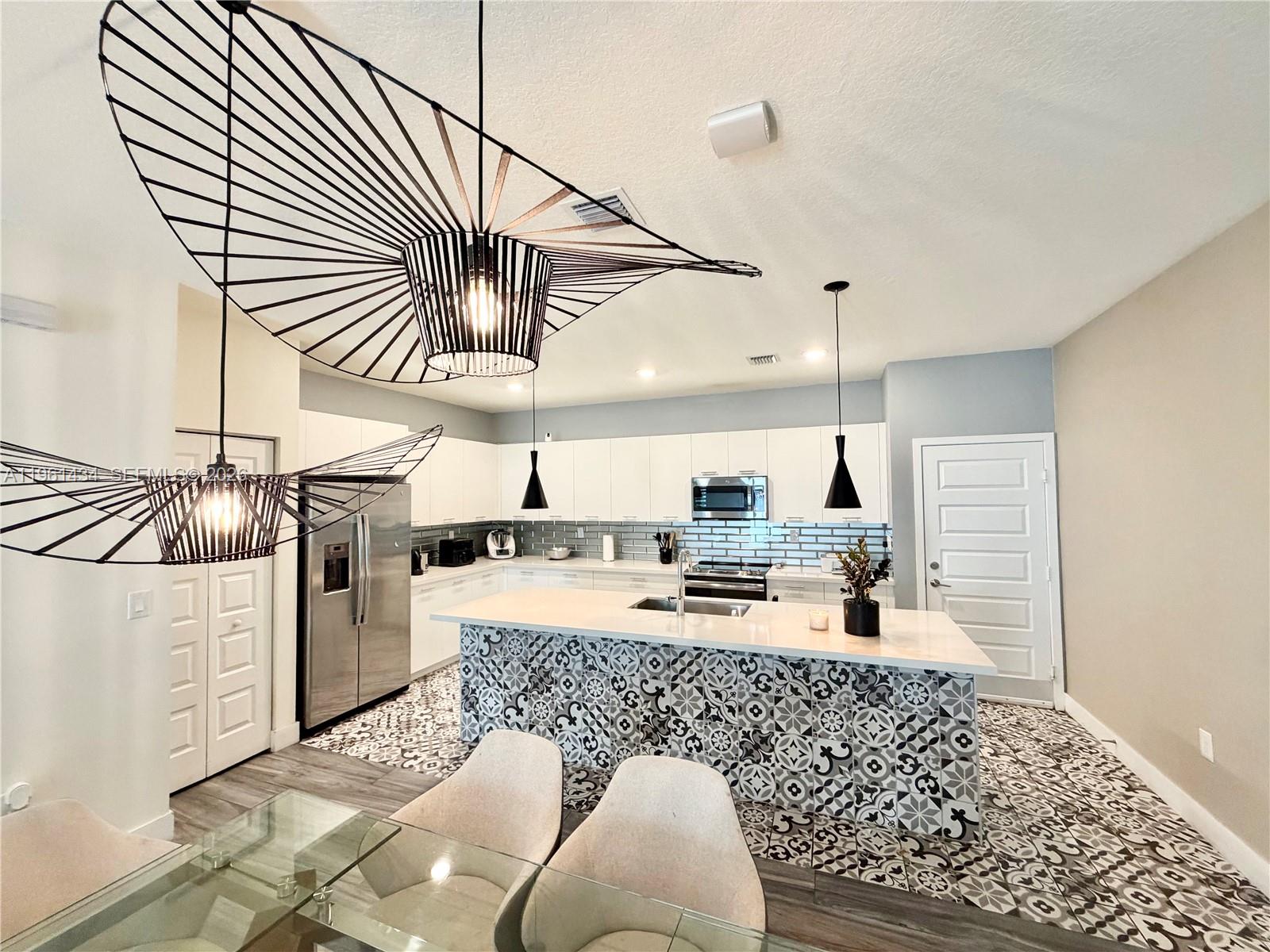 DOWNTOWN DORAL SOUTH PHAS - Residential Lease