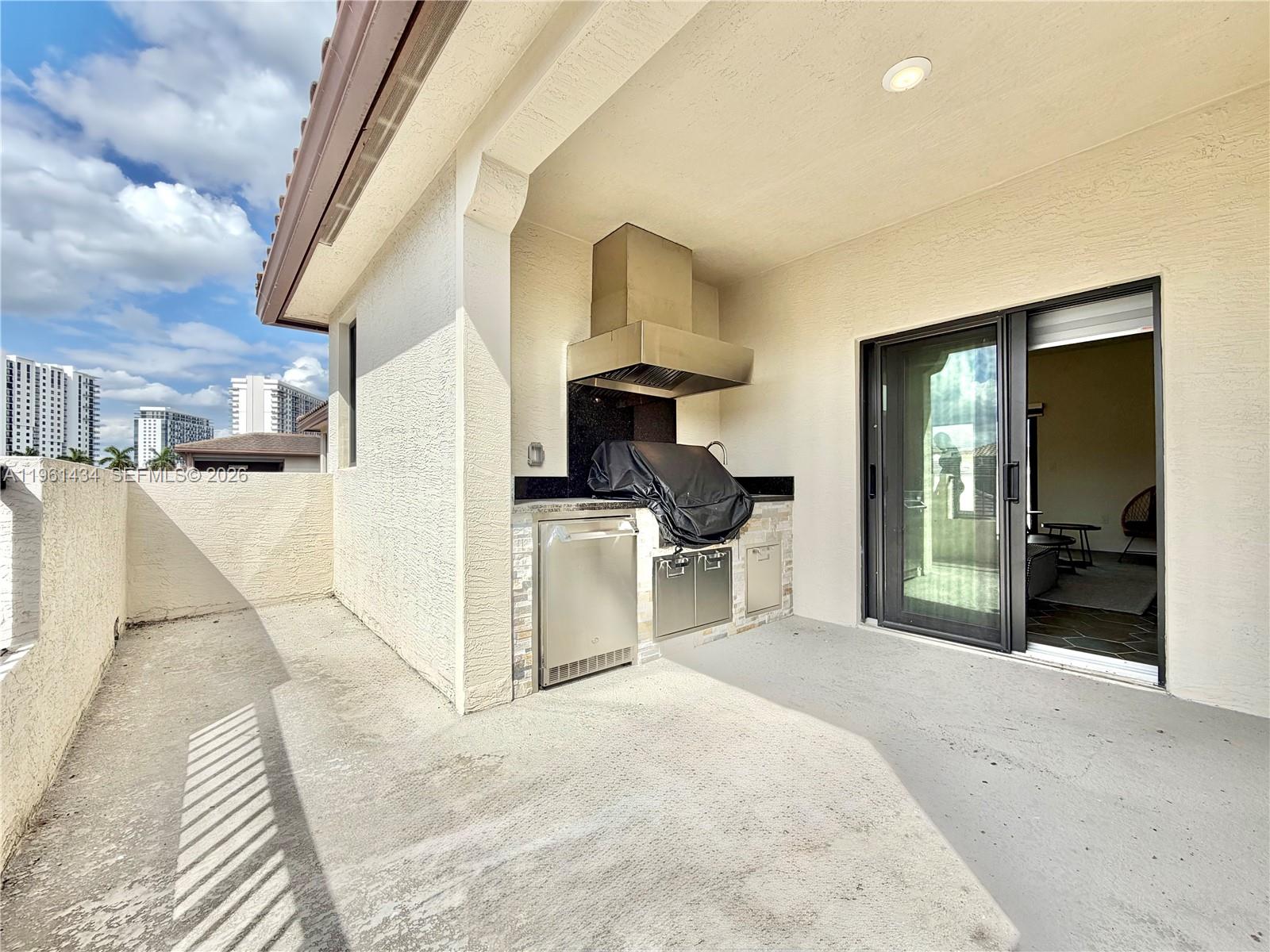 DOWNTOWN DORAL SOUTH PHAS - Residential Lease