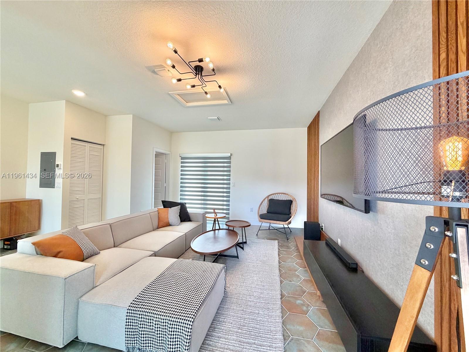 DOWNTOWN DORAL SOUTH PHAS - Residential Lease