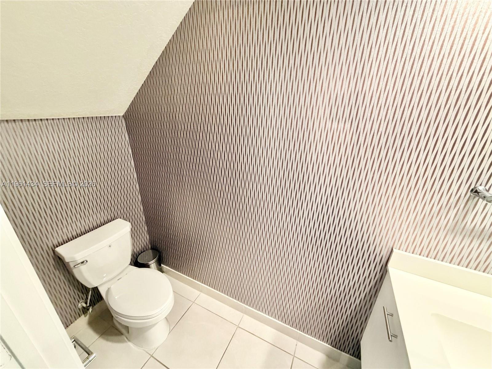 DOWNTOWN DORAL SOUTH PHAS - Residential Lease