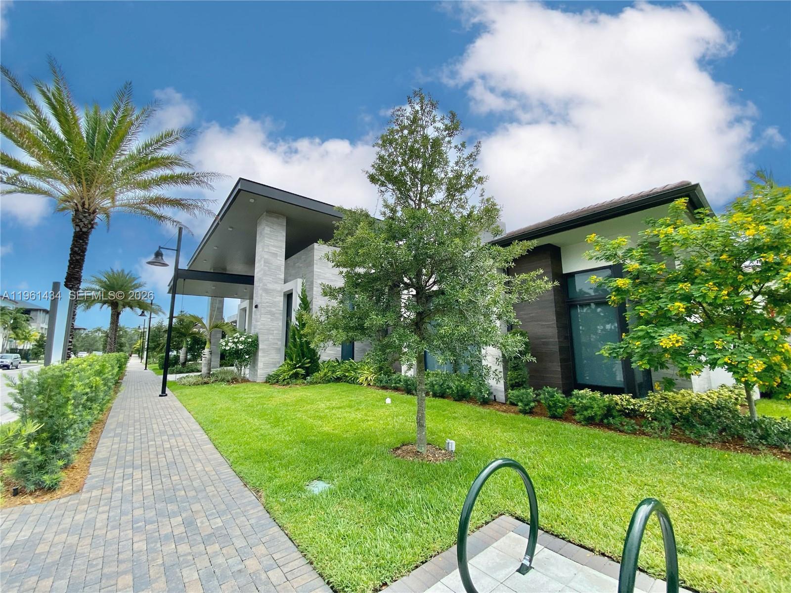 DOWNTOWN DORAL SOUTH PHAS - Residential Lease
