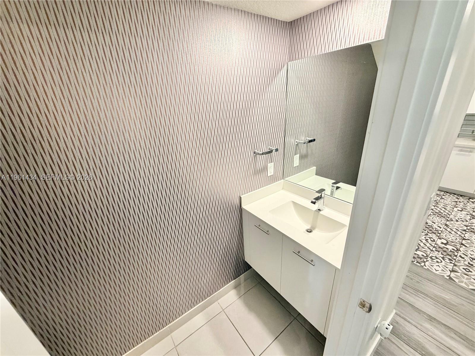 DOWNTOWN DORAL SOUTH PHAS - Residential Lease
