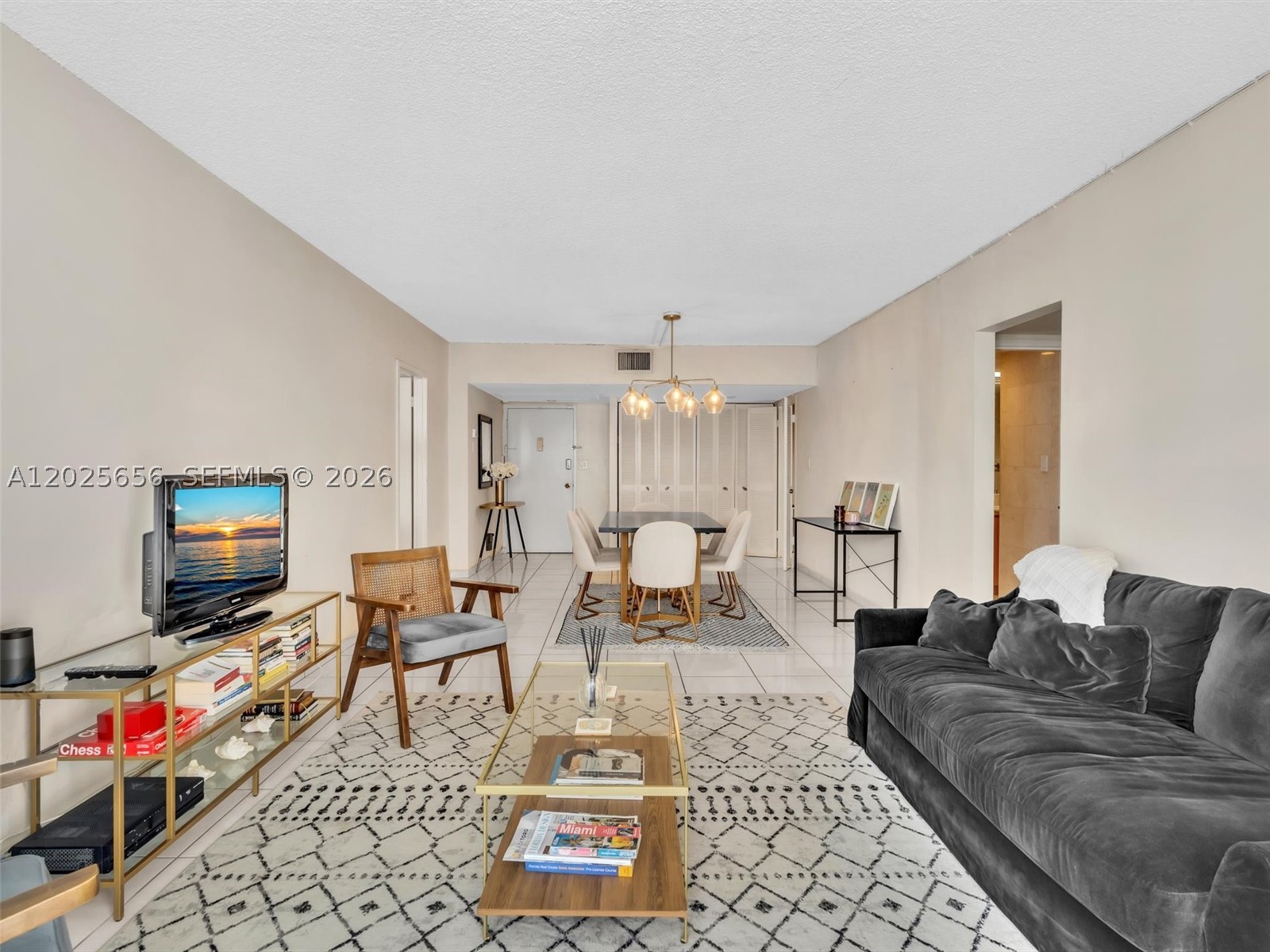 THE CARRIAGE HOUSE CONDO - Residential