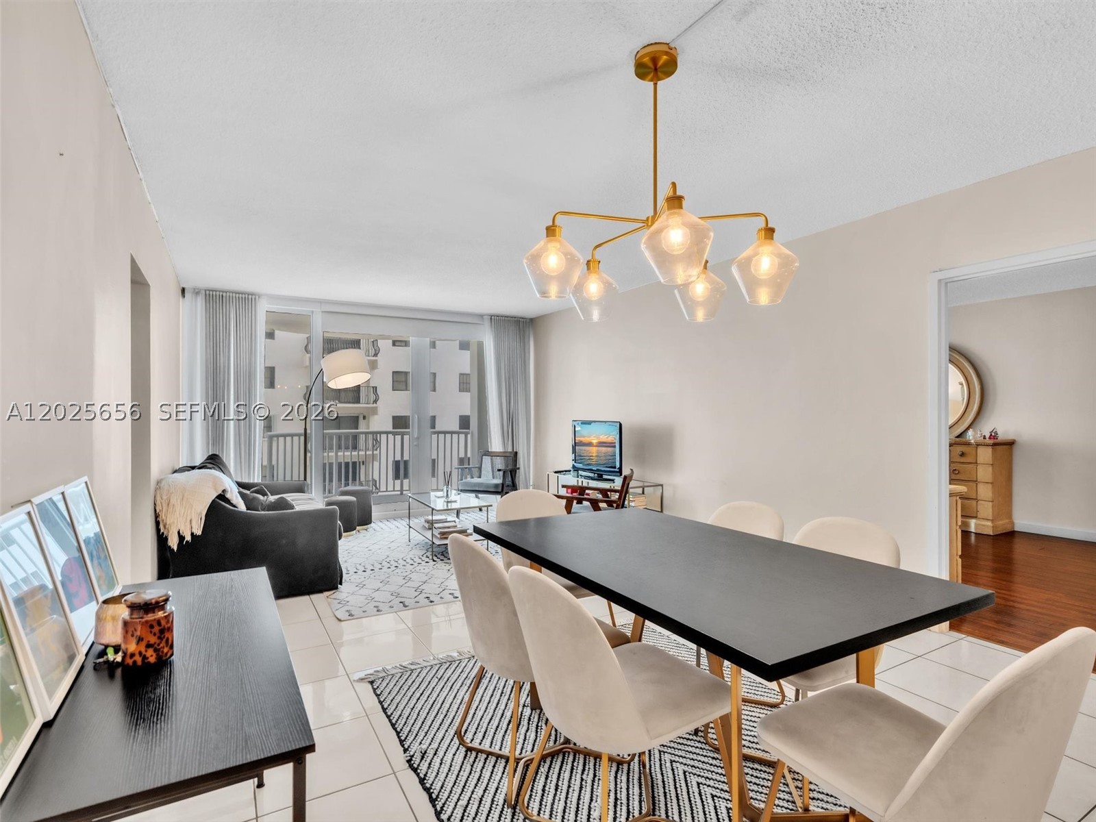 THE CARRIAGE HOUSE CONDO - Residential