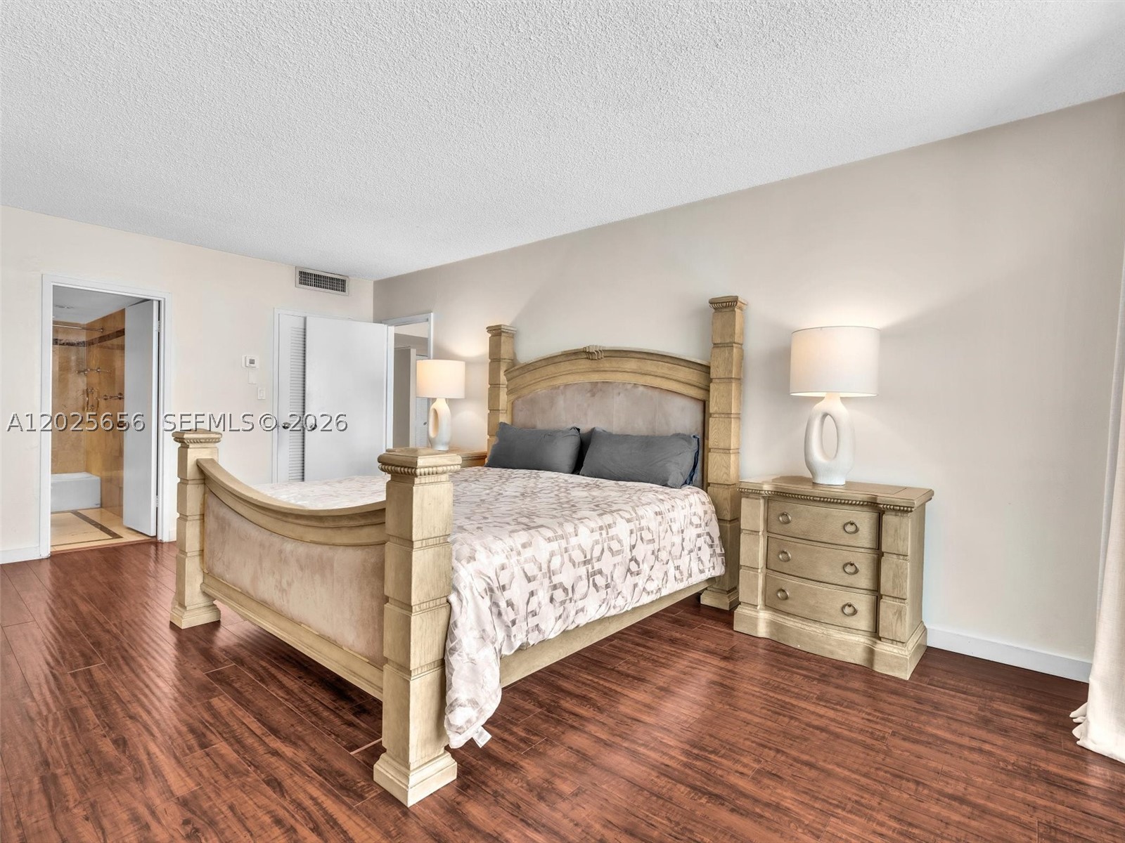 THE CARRIAGE HOUSE CONDO - Residential