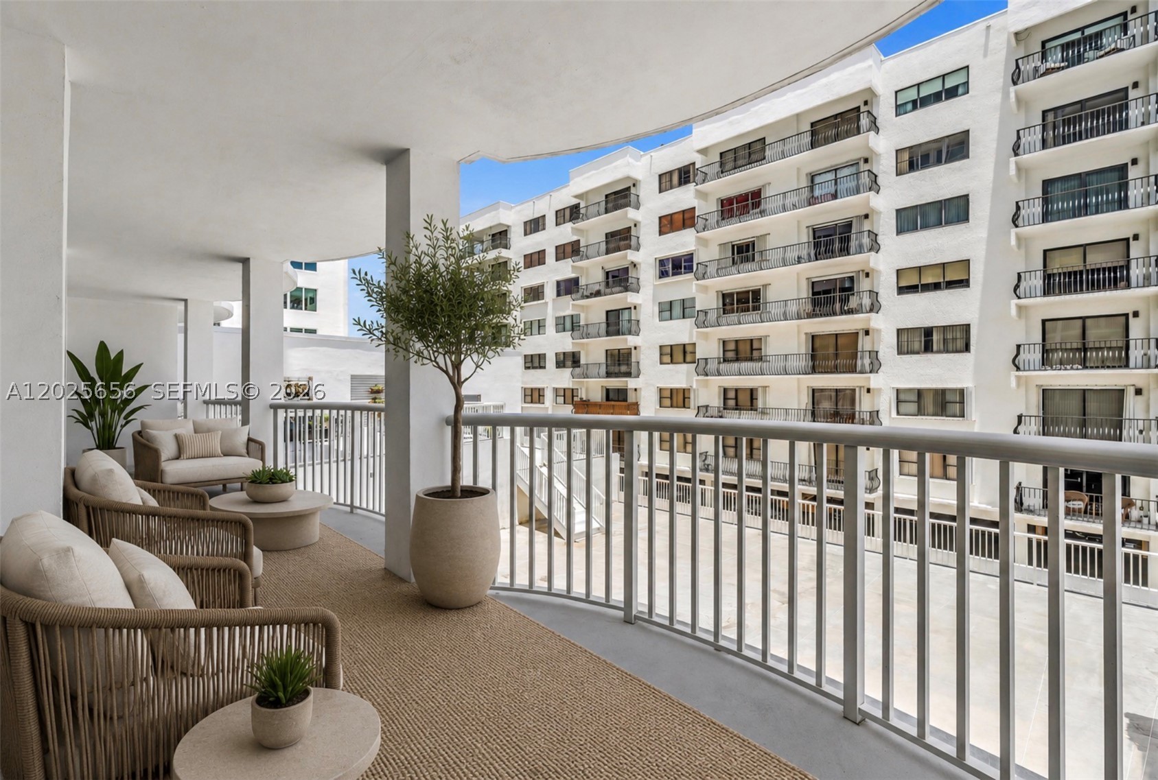 THE CARRIAGE HOUSE CONDO - Residential