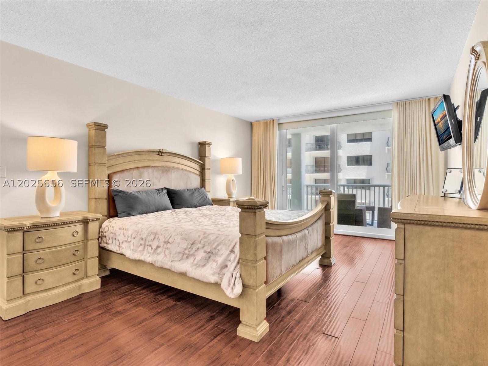 THE CARRIAGE HOUSE CONDO - Residential