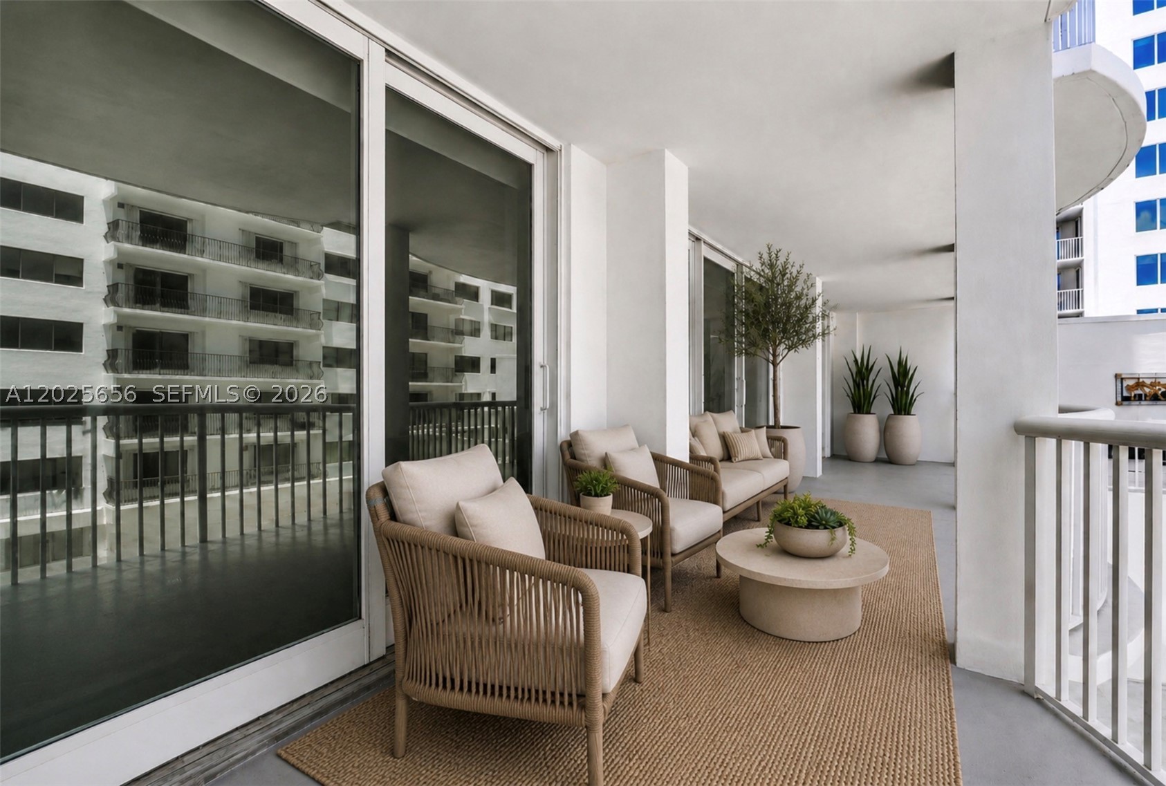 THE CARRIAGE HOUSE CONDO - Residential