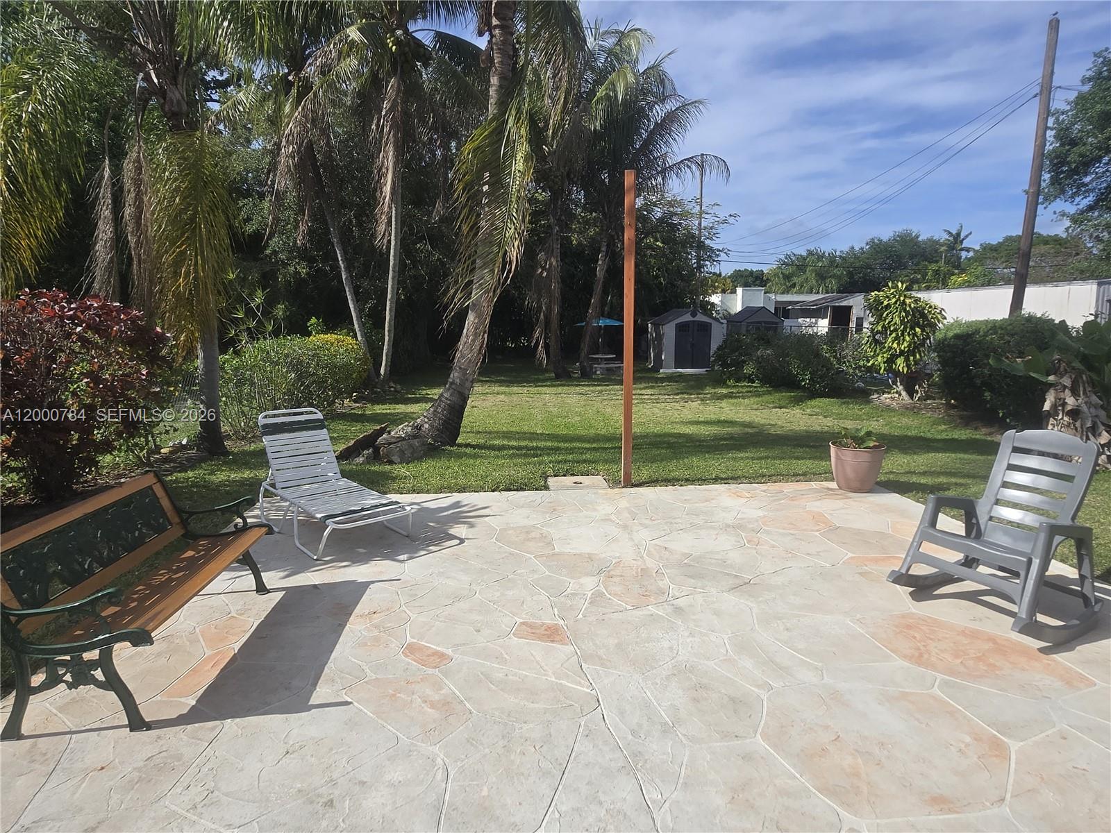 HOLLYWOOD LITTLE RANCHES - Residential