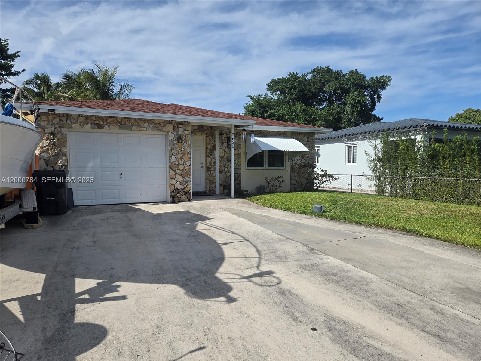 HOLLYWOOD LITTLE RANCHES - Residential