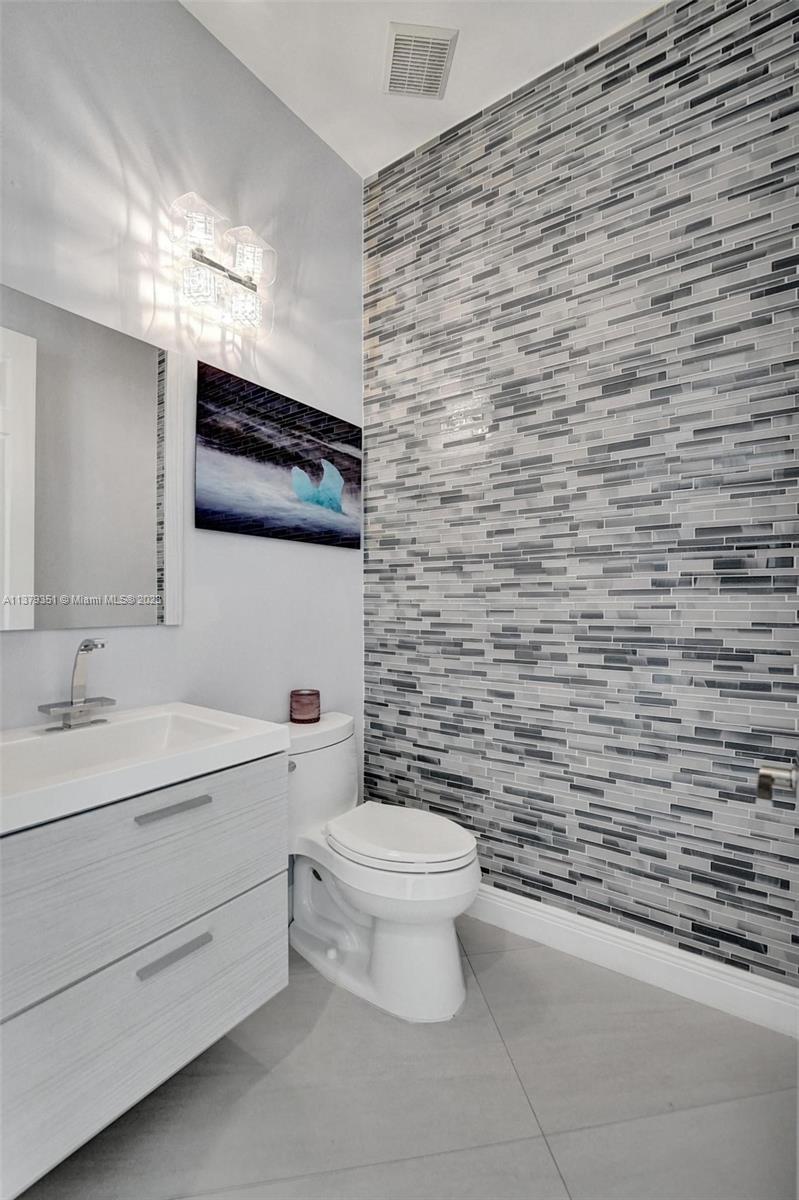 LONG LAKE RANCHES PLAT TW - Residential