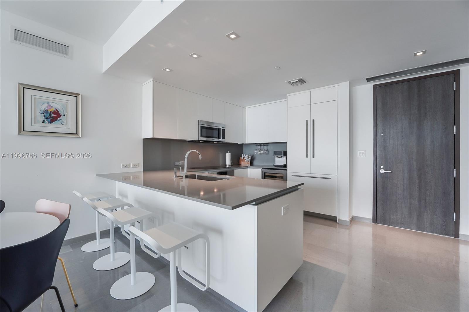 REACH CONDO - Residential
