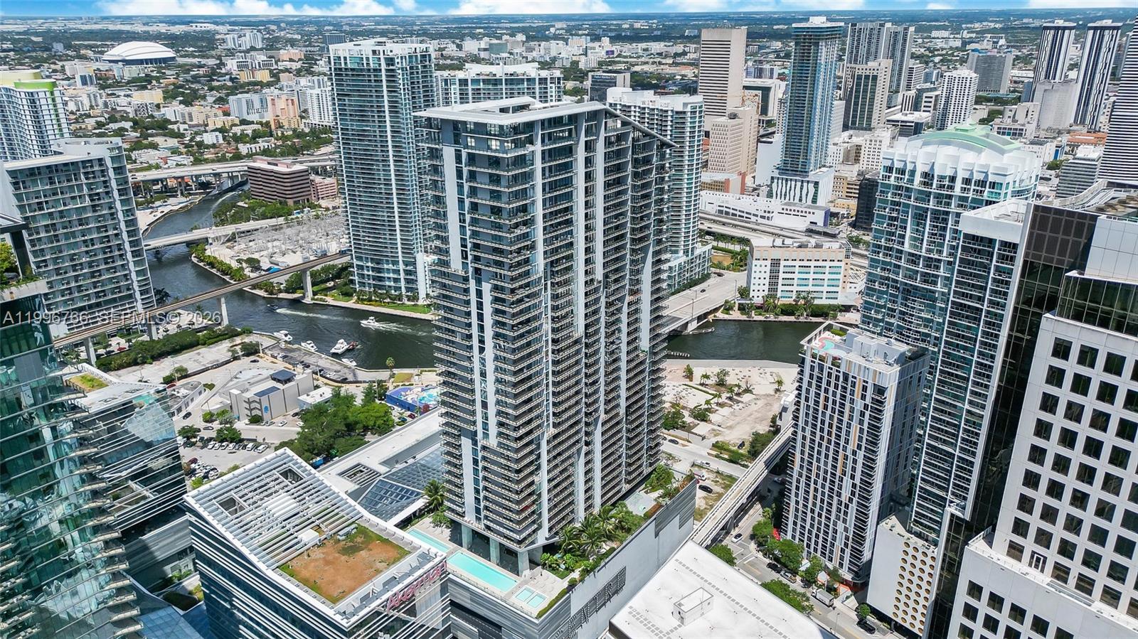 REACH CONDO - Residential
