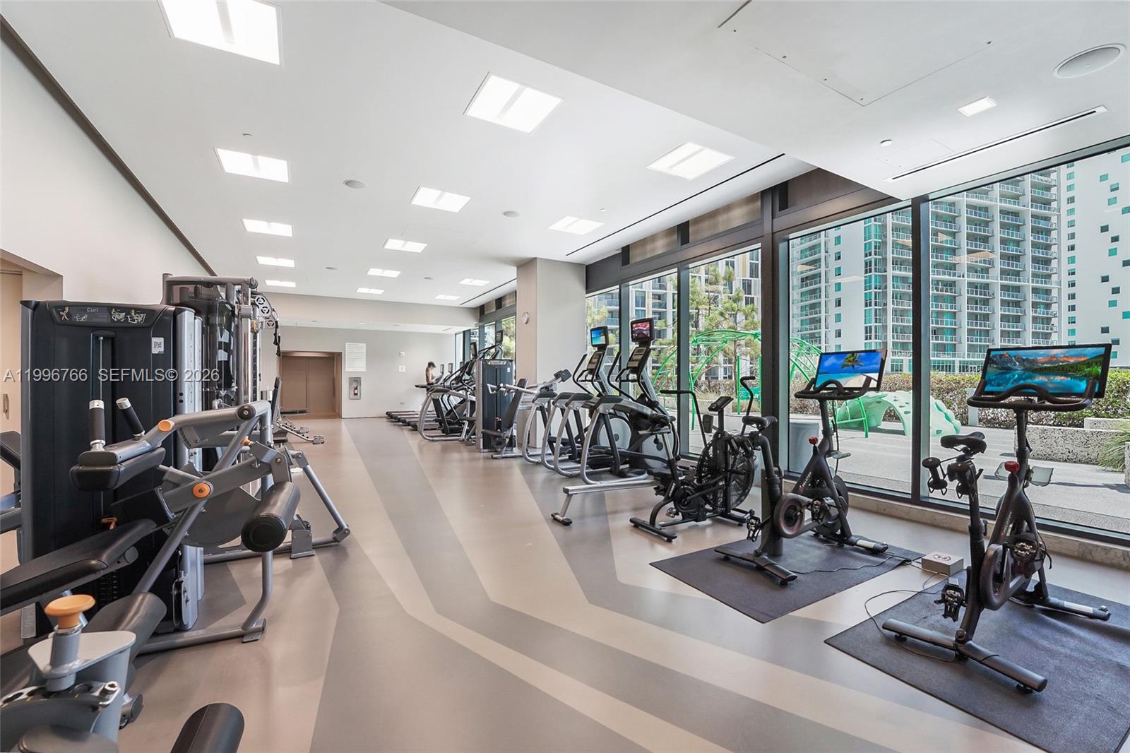 REACH CONDO - Residential