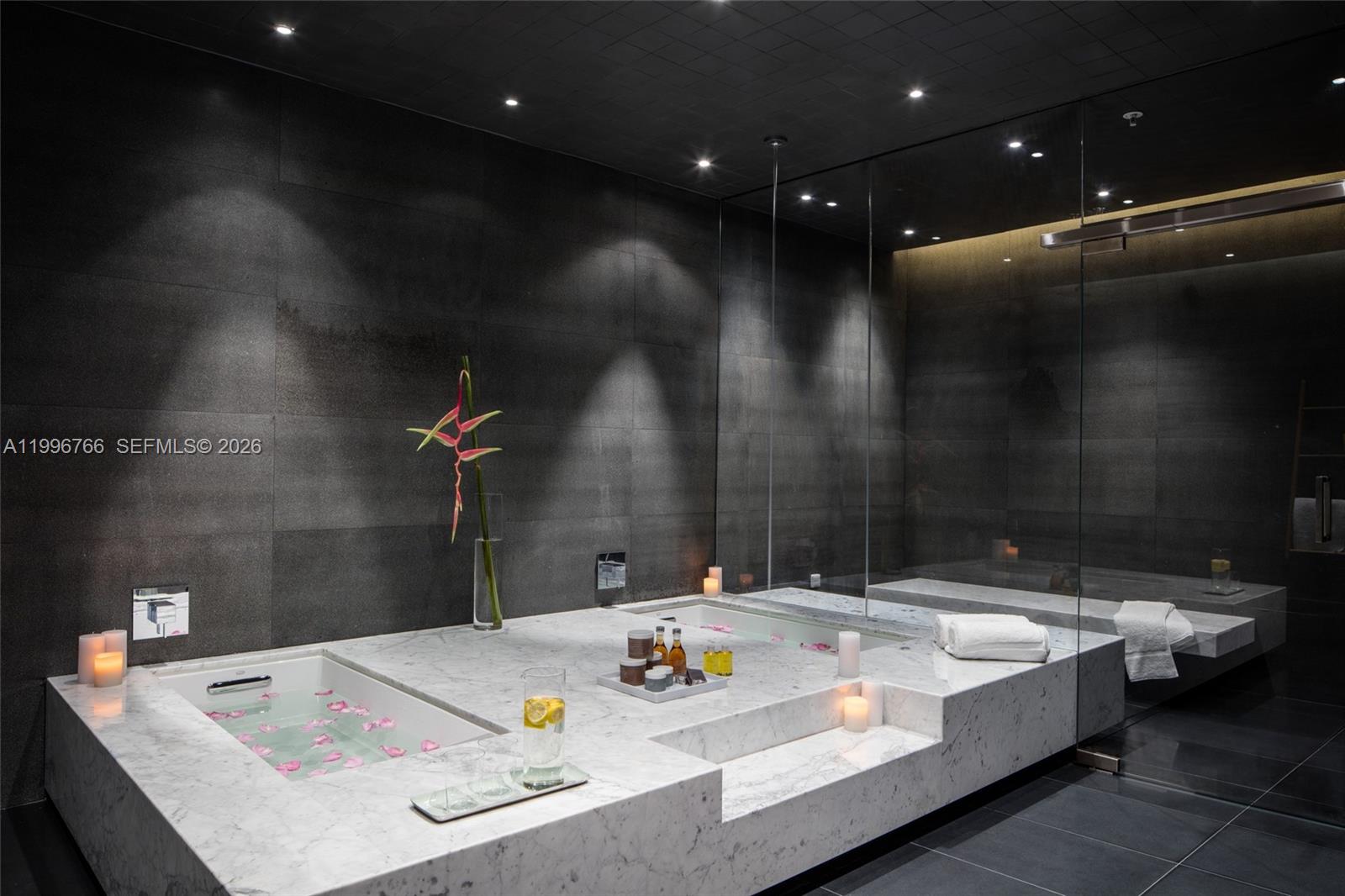 REACH CONDO - Residential