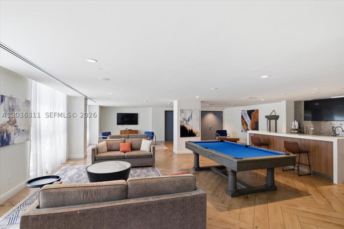 CIRC RESIDENCES CONDO - Residential