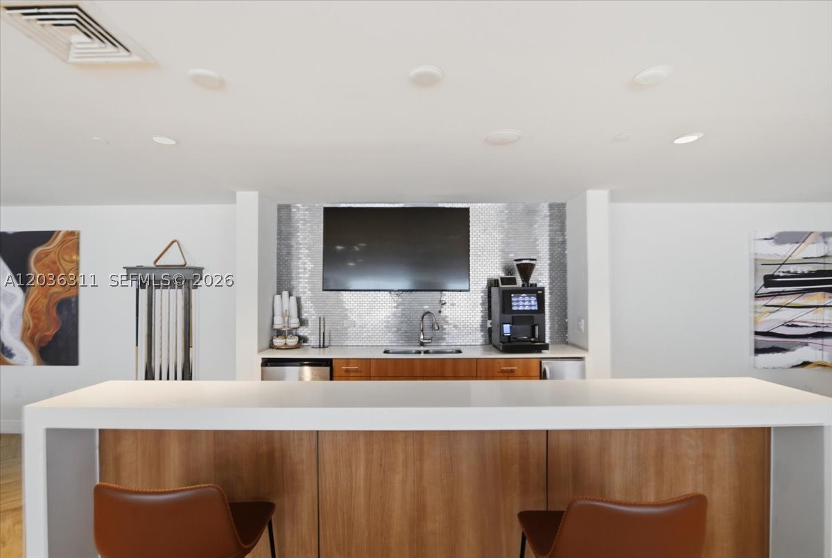 CIRC RESIDENCES CONDO - Residential