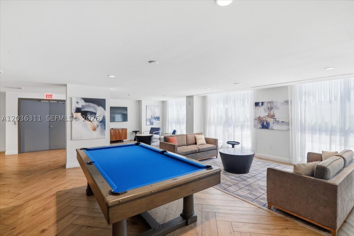 CIRC RESIDENCES CONDO - Residential