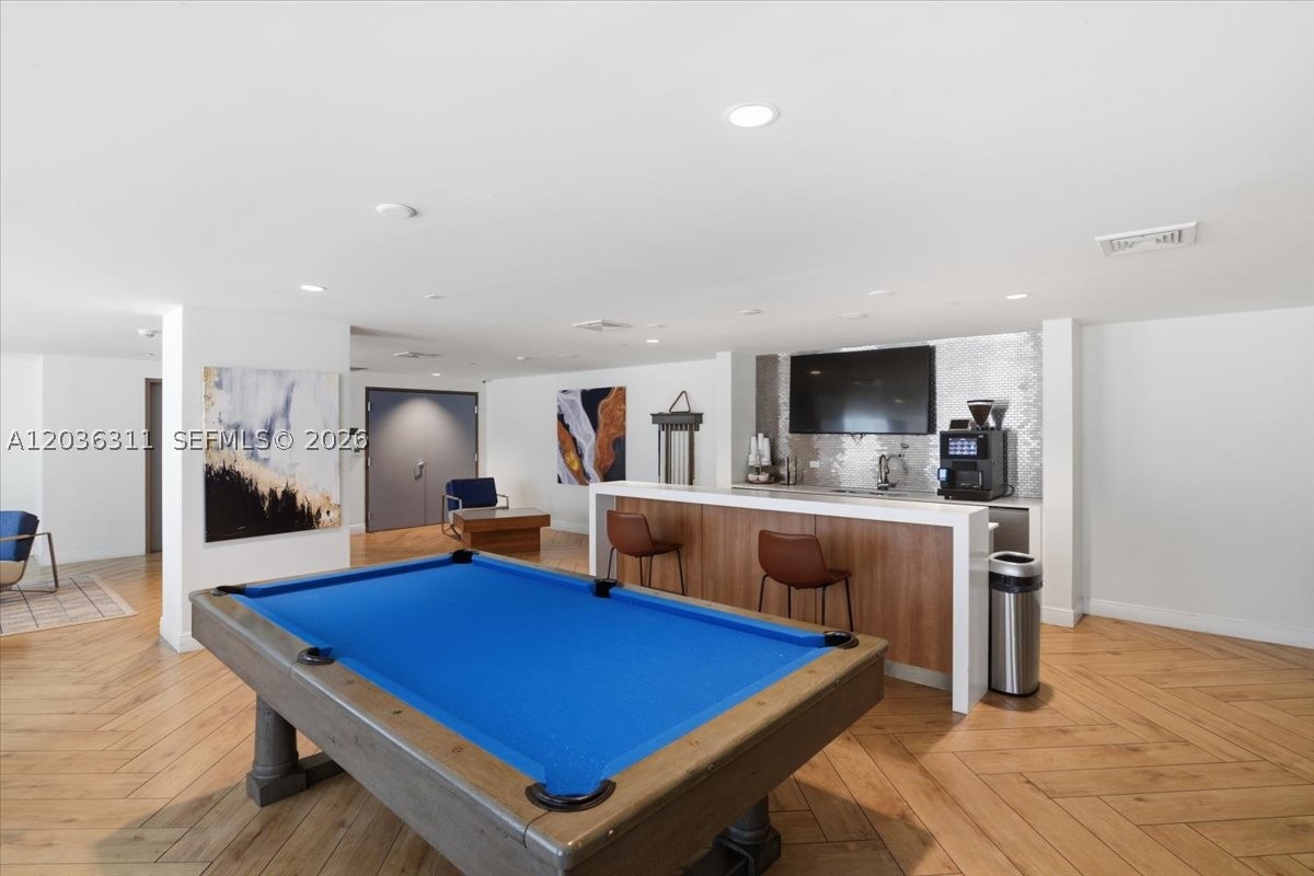 CIRC RESIDENCES CONDO - Residential