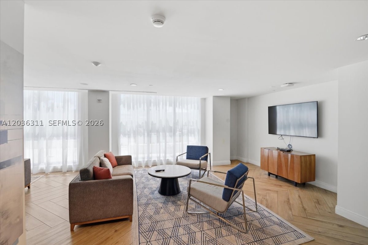 CIRC RESIDENCES CONDO - Residential