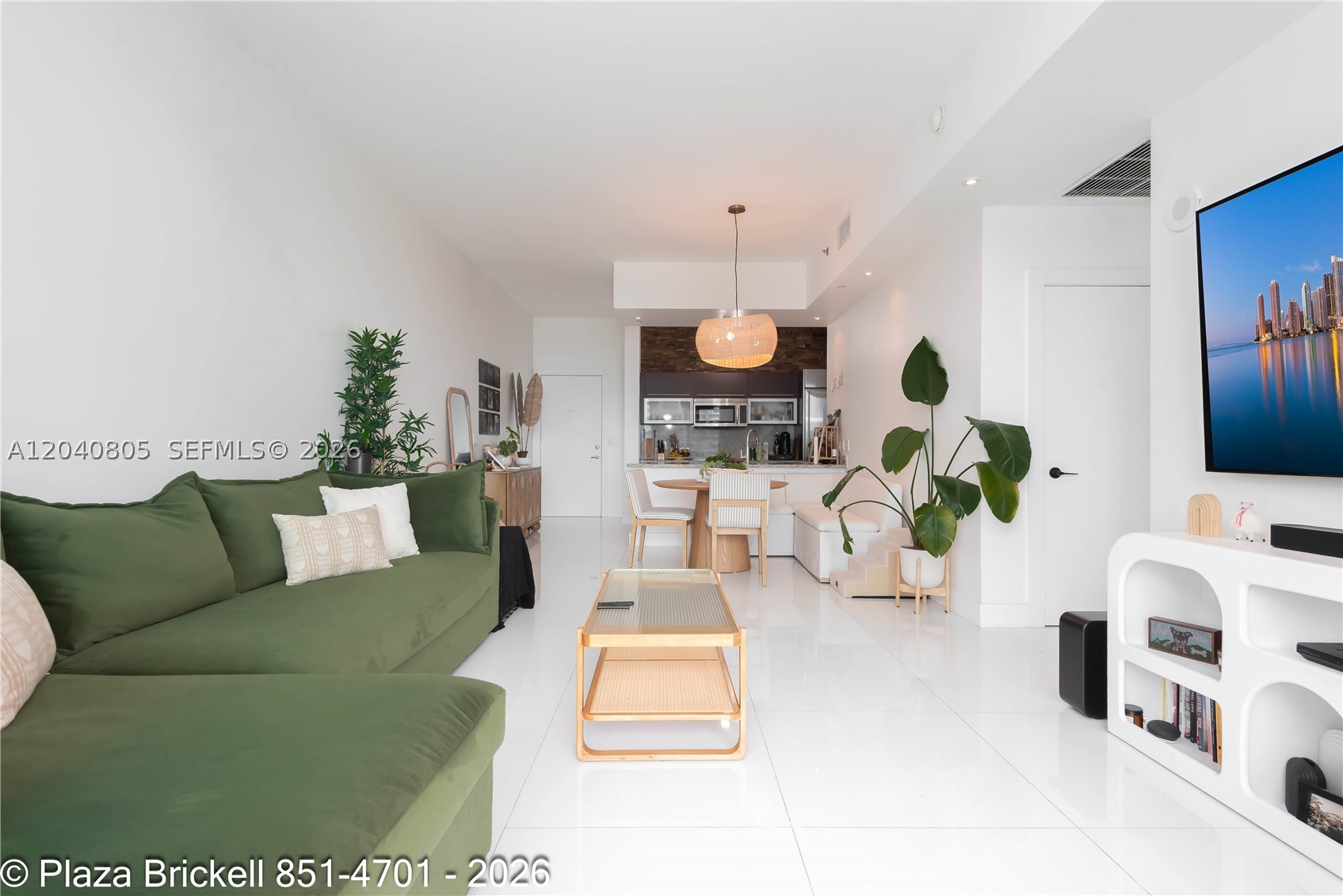 REMARKABLY LARGE AND SPACIOUS 1 BEDROOM. 10 FEET HEIGHT CEILING GIVES AN ABUNDANT VOLUME TO THIS UNIT. LARGE BALCONY. NICE VIEWS ON THE BEAUTIFUL MIAMI SUNSETS AND THE MODERN MIAMI SKYLINE. THIS IS THE LARGEST 1 BEDROOM IN THE BUILDING. LARGE KITCHEN WITH AN ISLAND. REAL DINING ROOM. LARGE LIVING-ROOM WITH SLIDING DOORS TO BALCONY. BATHROOM WITH A WINDOW. 2 SINKS. JACUZZI BATHTUB. BEDROOM WITH FLOOR-TO-CEILING CORNER WINDOW. LARGE WALK-IN CLOSET AND ADDITIONAL LINEN CLOSET. LUXURY BUILDING IN CENTRAL LOCATION. WALK 1 BLOCK TO MARY BRICKELL VILLAGE & BRICKELL CITY CENTER. 2 HEATED INFINITY POOLS. JACUZZI.BARBECUE AREA. 24/7 VALET PARKING & FRONTDESK. SECURITY. GREAT PROFESSIONAL GYM. BUSINESS CENTER. CLUB ROOM. CHILDREN PLAYROOM.