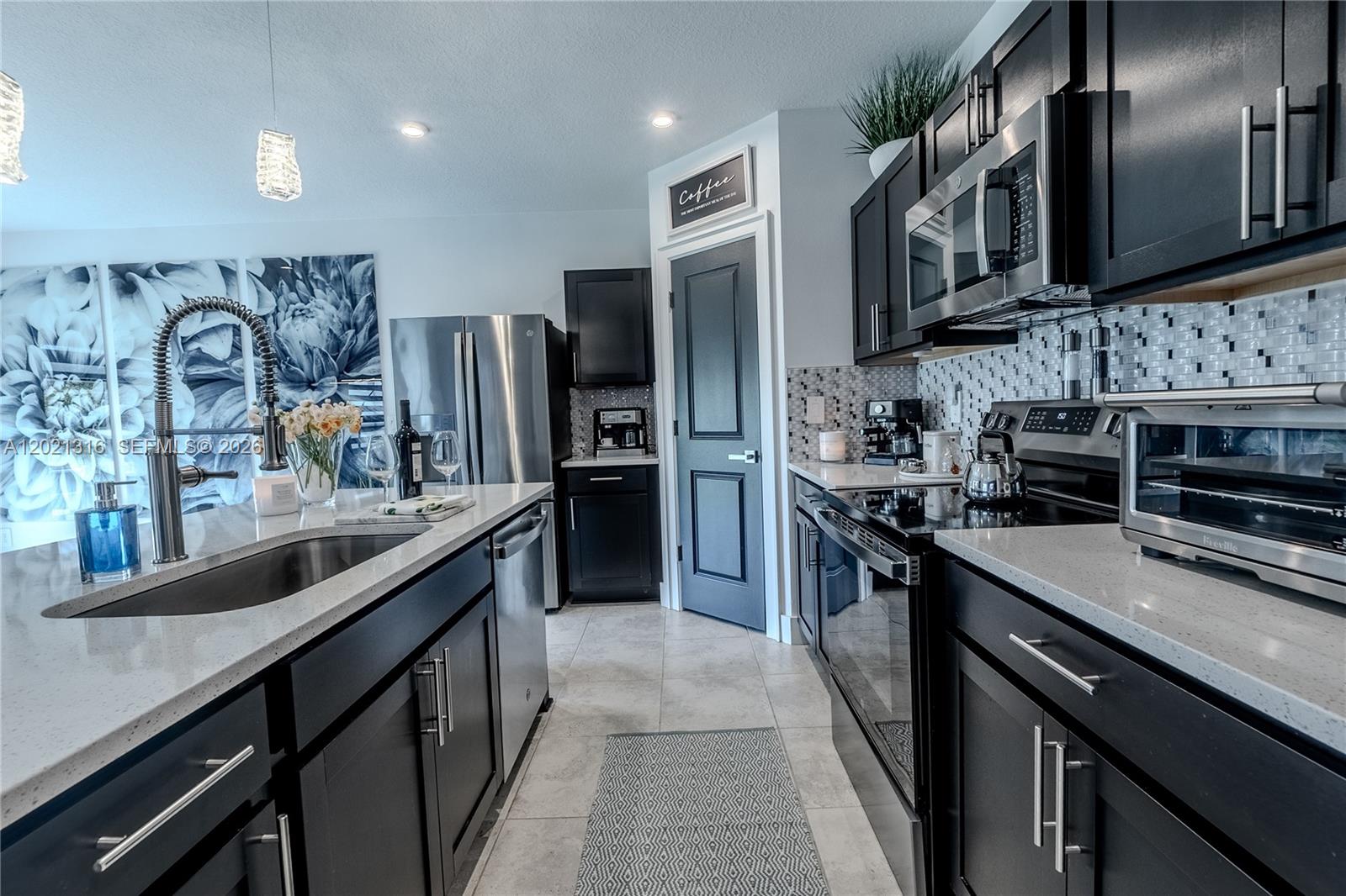 AVALON CROSSING - Residential
