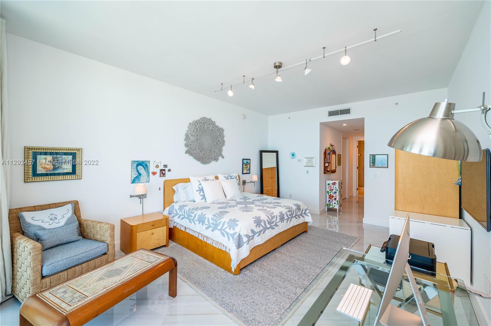GROVENOR HOUSE CONDO - Residential