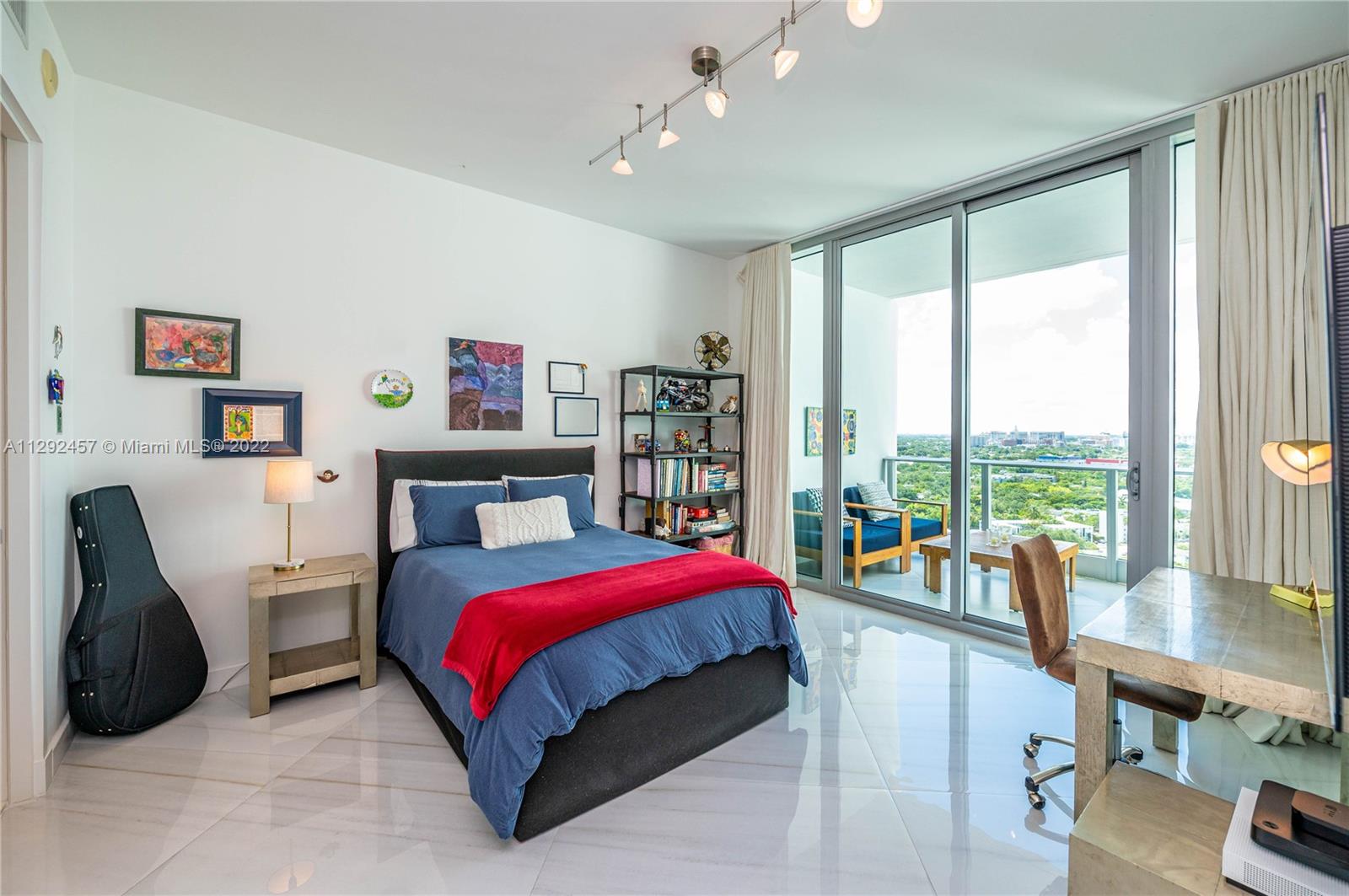 GROVENOR HOUSE CONDO - Residential