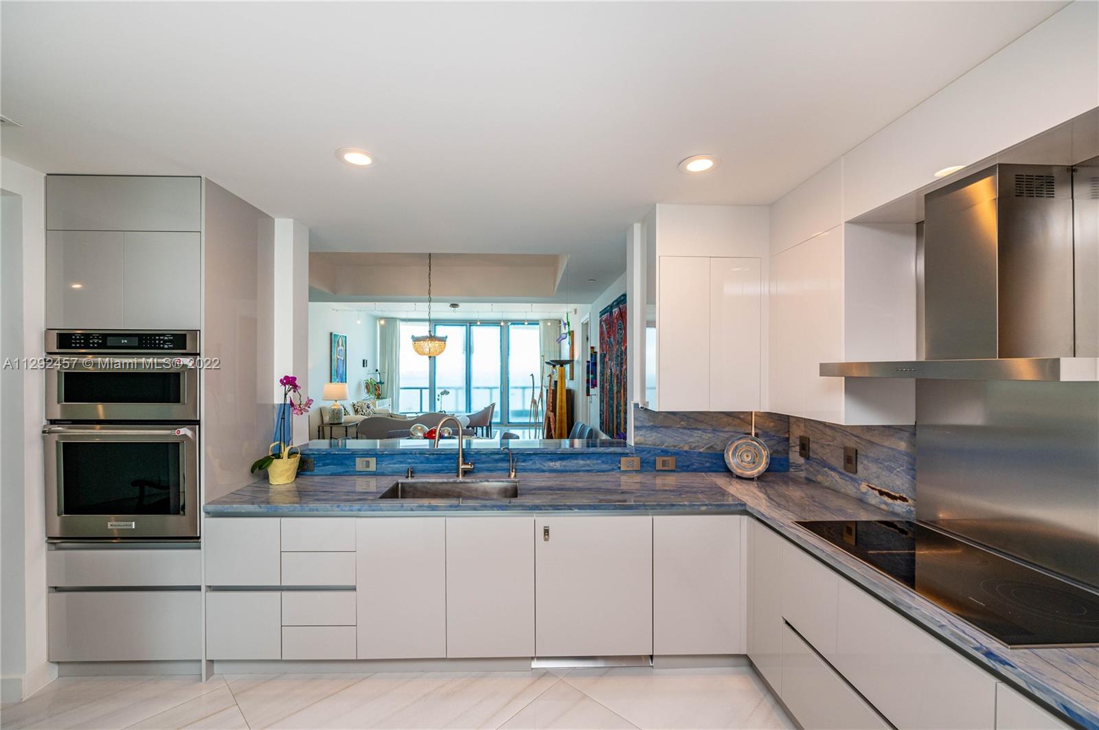GROVENOR HOUSE CONDO - Residential