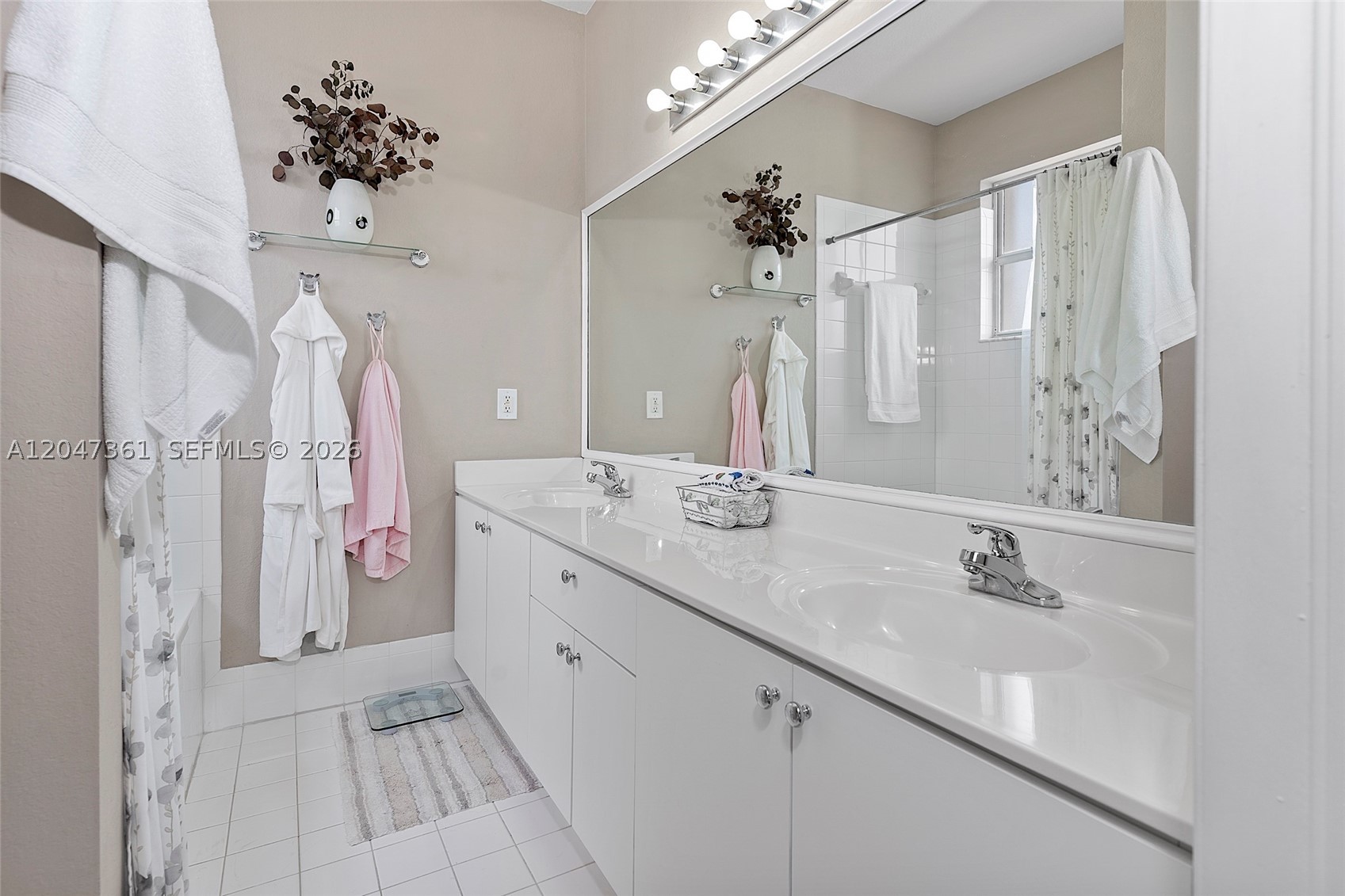 CENTURY GARDENS VILLAS - Residential Lease