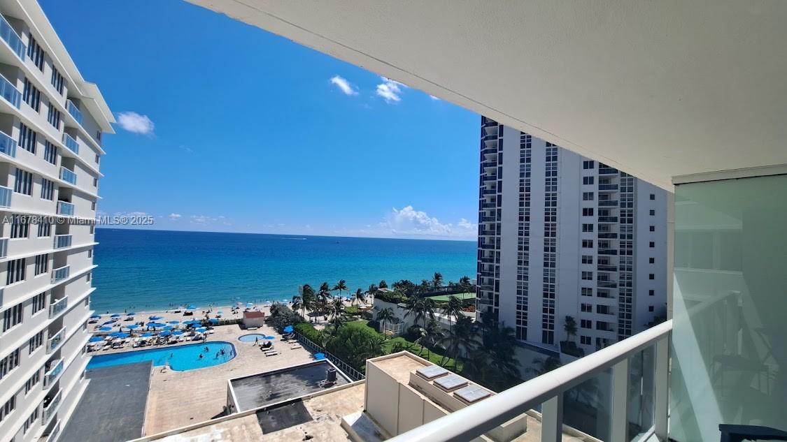 THE AVENTURA BEACH CLUB C - Residential