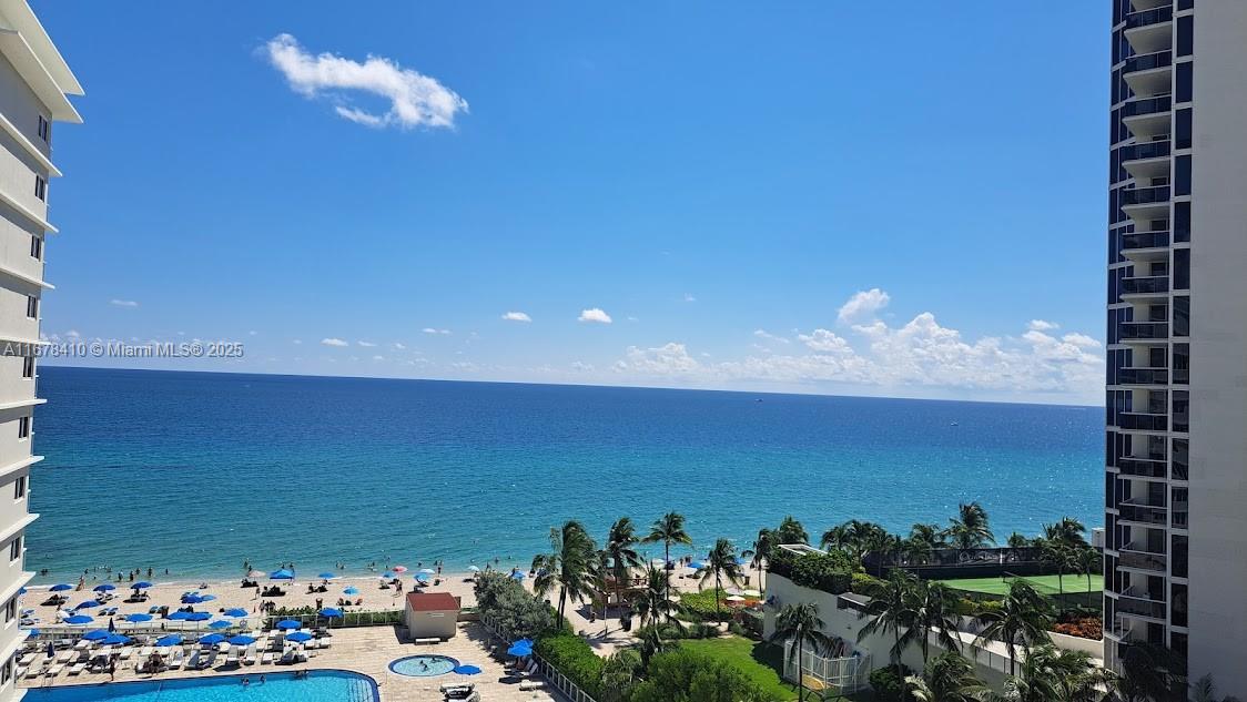 THE AVENTURA BEACH CLUB C - Residential