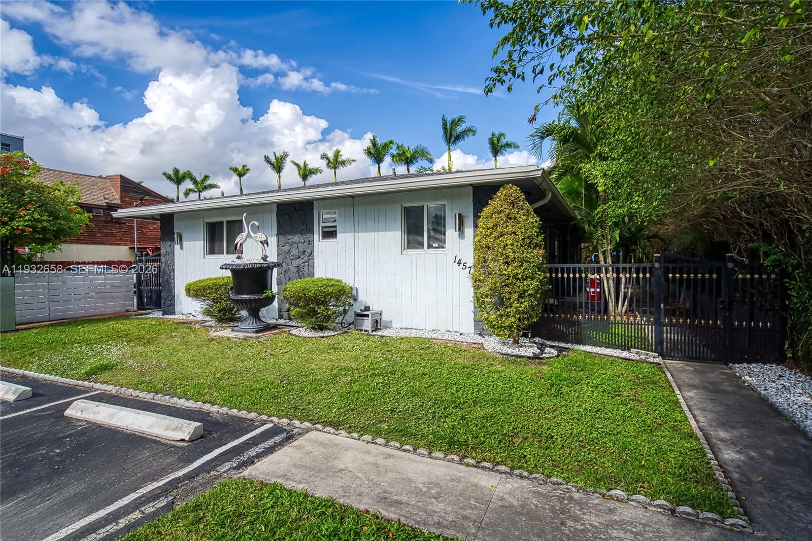 ELSINORE BEACH BOULEVARD - Residential Income